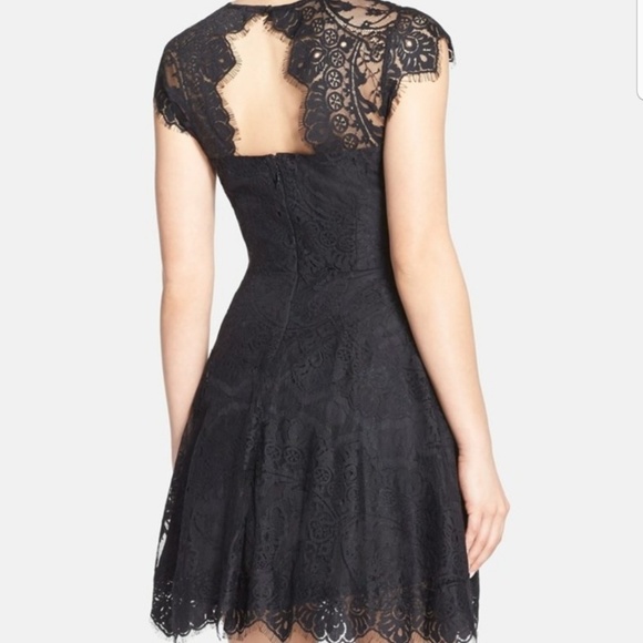 NWT Rhianna Open Back Lace Fit & Flare Cocktail Dr - Picture 3 of 8